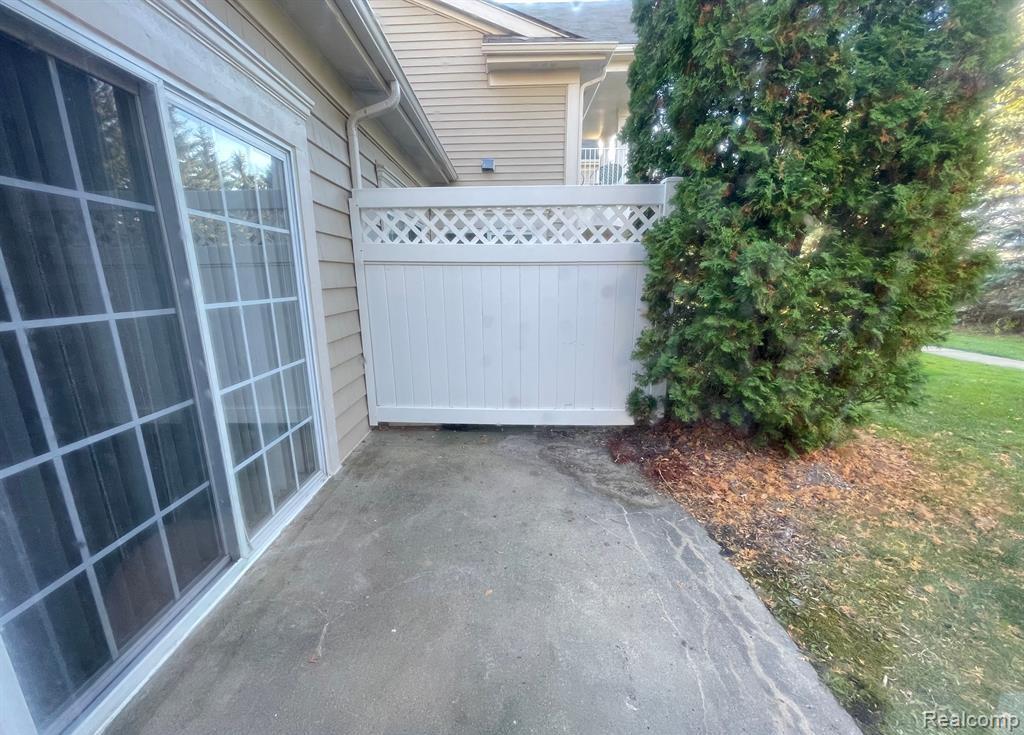 9107 Addington Drive, Walled Lake, MI 48390 — Photo 17