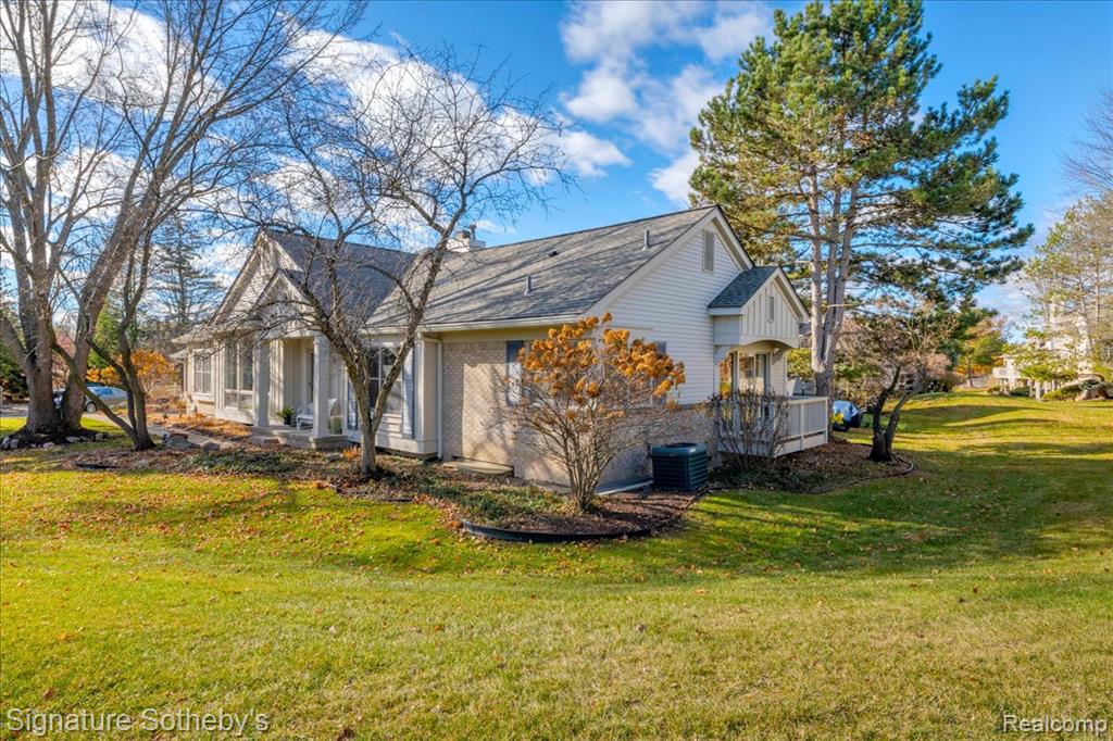 7525 Danbury Drive, West Bloomfield, MI — Photo 22
