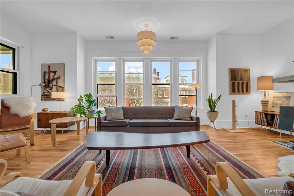 615 W Hancock Street - Photo 3