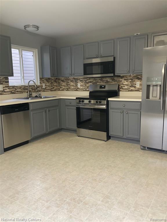 5028 Clintonville Pines Drive, Clarkston, MI — Photo 19