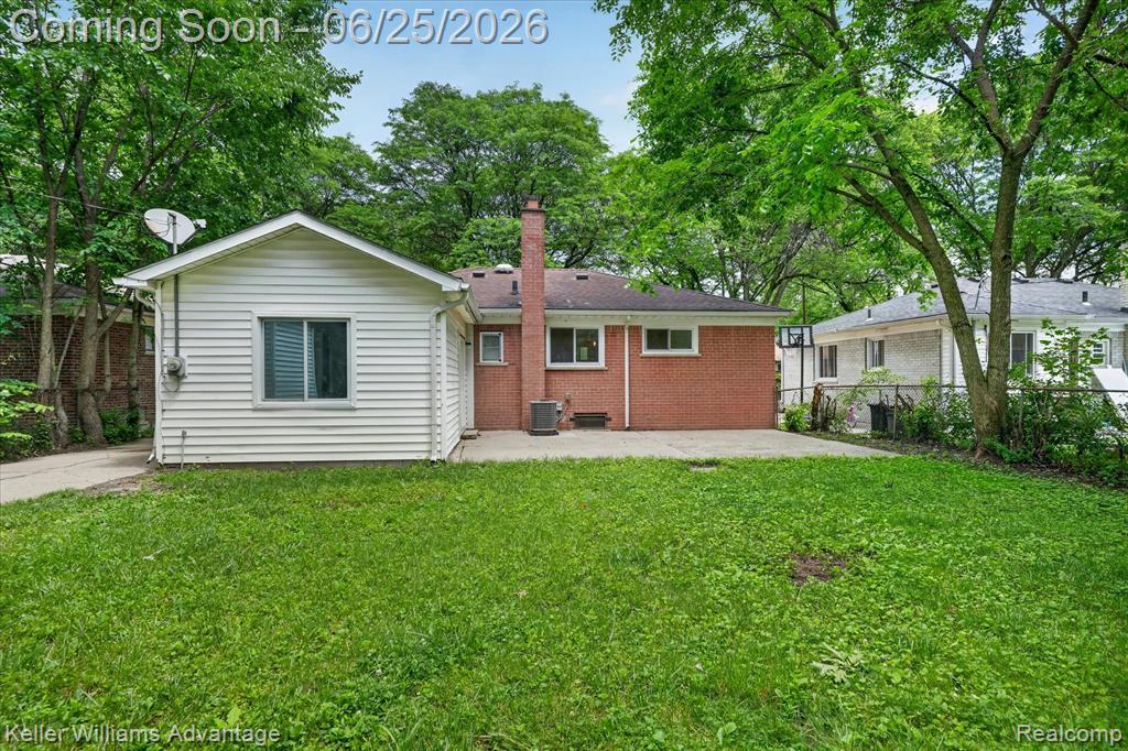 21681 Sussex Street, Oak Park, MI 48237 — Photo 38