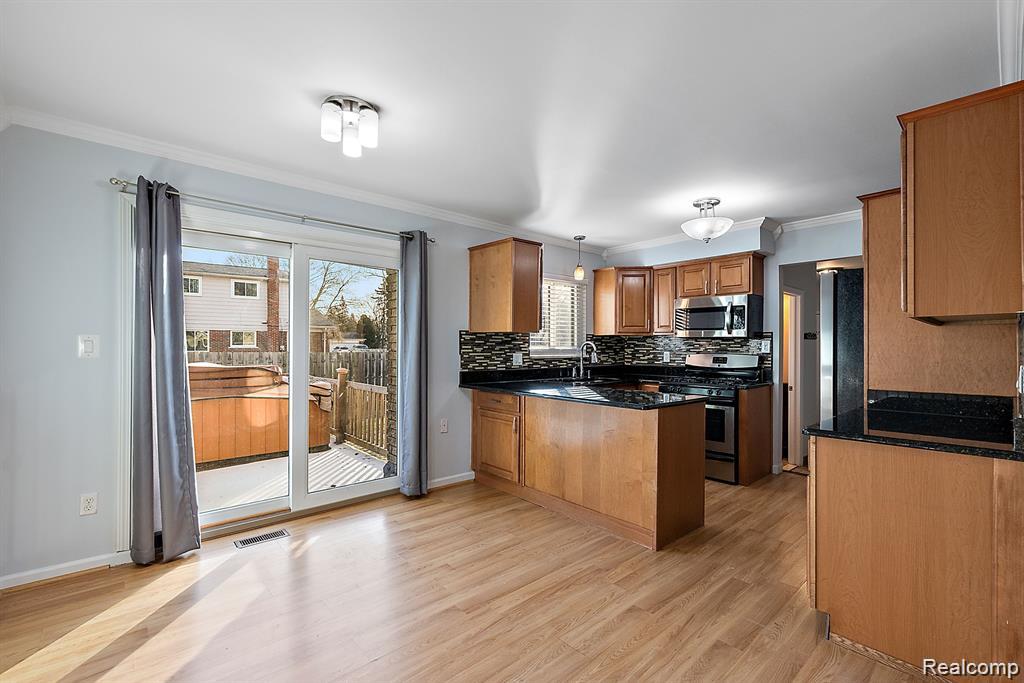 4058 Colonial Boulevard, Troy, MI 48085 — Photo 12