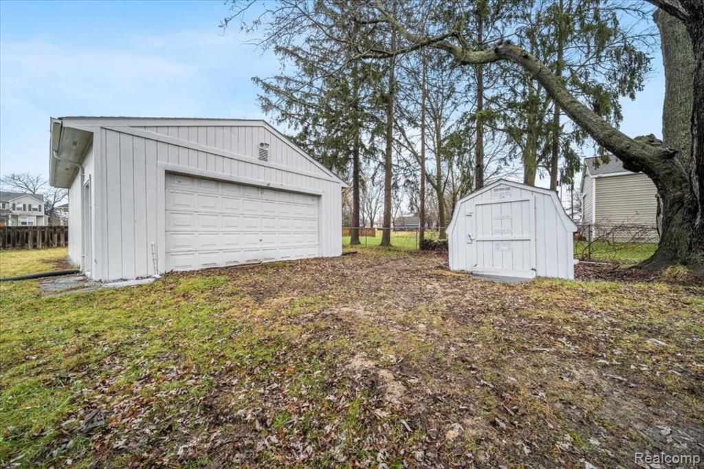 360 NEWTON Drive, Lake Orion, MI 48362 — Photo 29