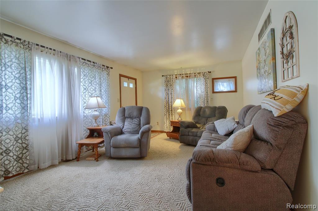600 Oakville Waltz Road N, New Boston, MI 48164 — Photo 21