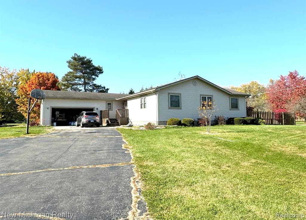 6141 N SEYMOUR Road, Flushing, MI 48433 — Photo 2