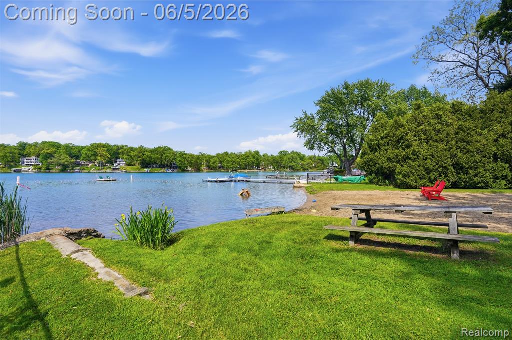7085 Colony Drive, West Bloomfield, MI 48323 — Photo 22