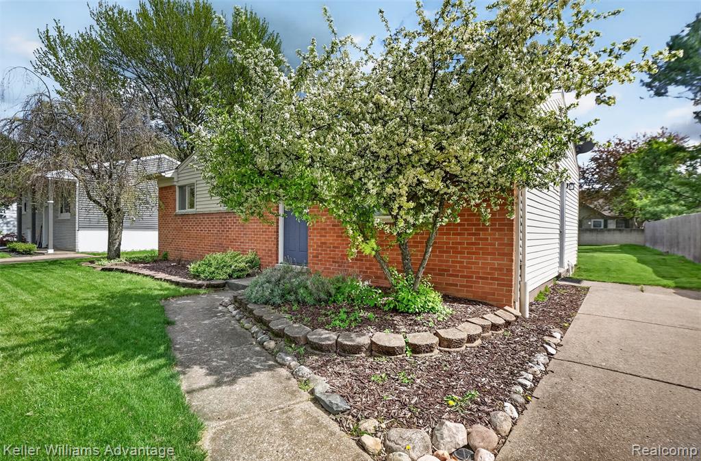307 University Avenue, South Lyon, MI 48178 — Photo 15