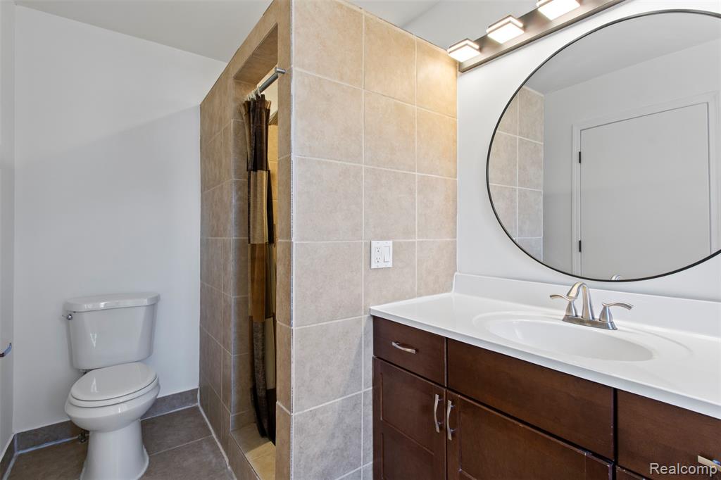 758 Pine Ridge Lane, Madison Heights, MI 48071 — Photo 22