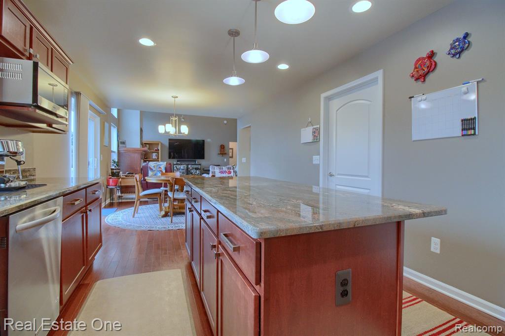 29924 MAGNOLIA Drive, New Hudson, MI 48165 — Photo 7