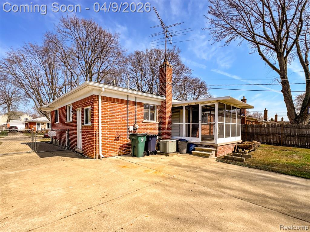 906 Englewood Avenue, Royal Oak, MI 48073 — Photo 27