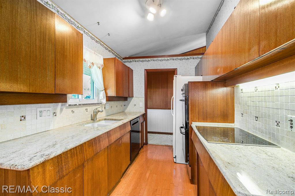 9304 Morrison Avenue, Plymouth, MI 48170 — Photo 4