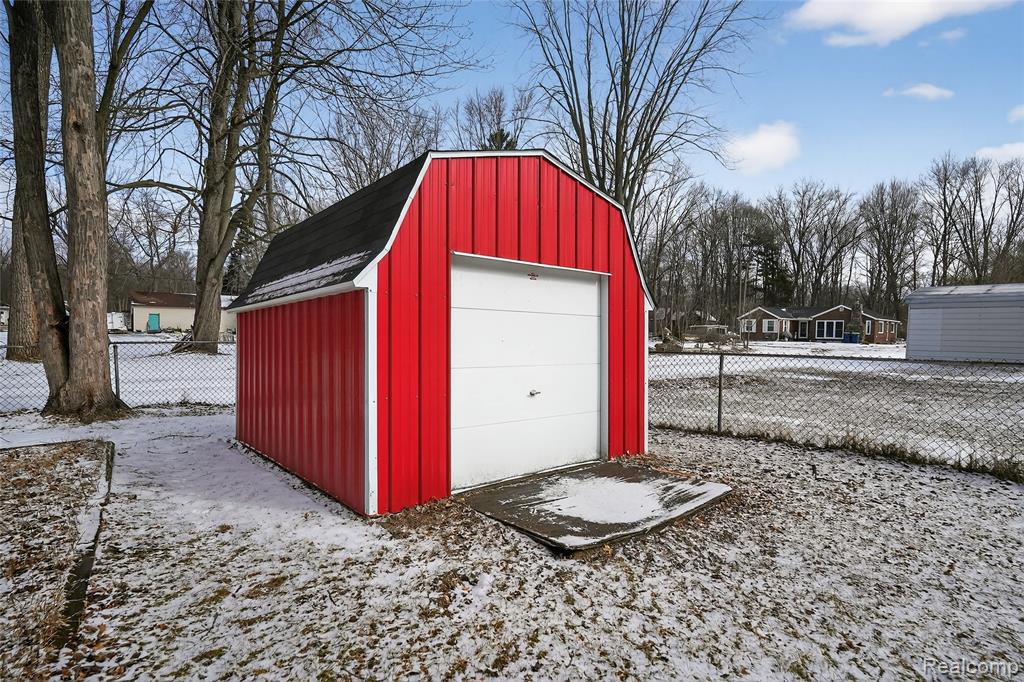 4021 Triwood Road, Bridgeport, MI 48722 — Photo 32