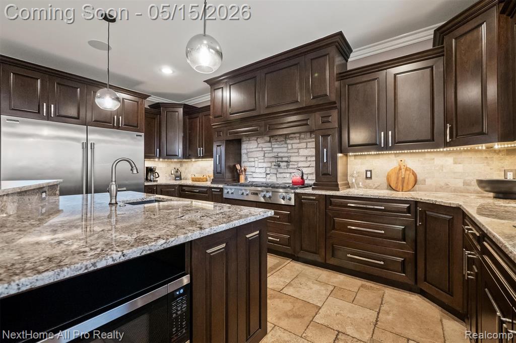 12385 Boulder Pass Drive, Milford, MI 48380 — Photo 9