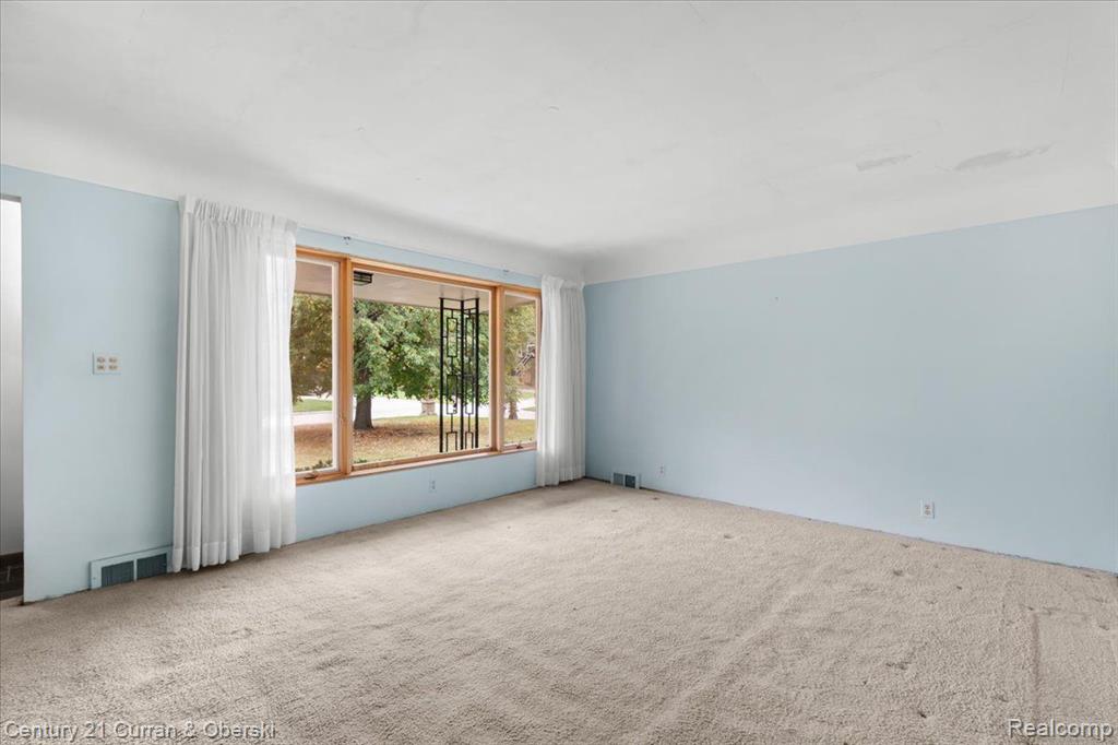 5987 CAMPUS Drive, Dearborn Heights, MI 48127 — Photo 12