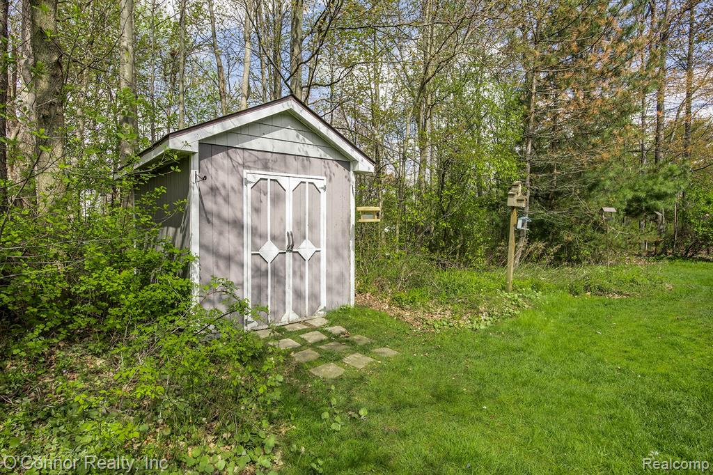 910 Hunter Court, Marysville, MI 48040 — Photo 35