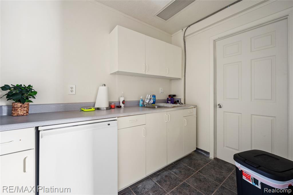 11528 S Saginaw Street, Grand Blanc, MI 48439 — Photo 34