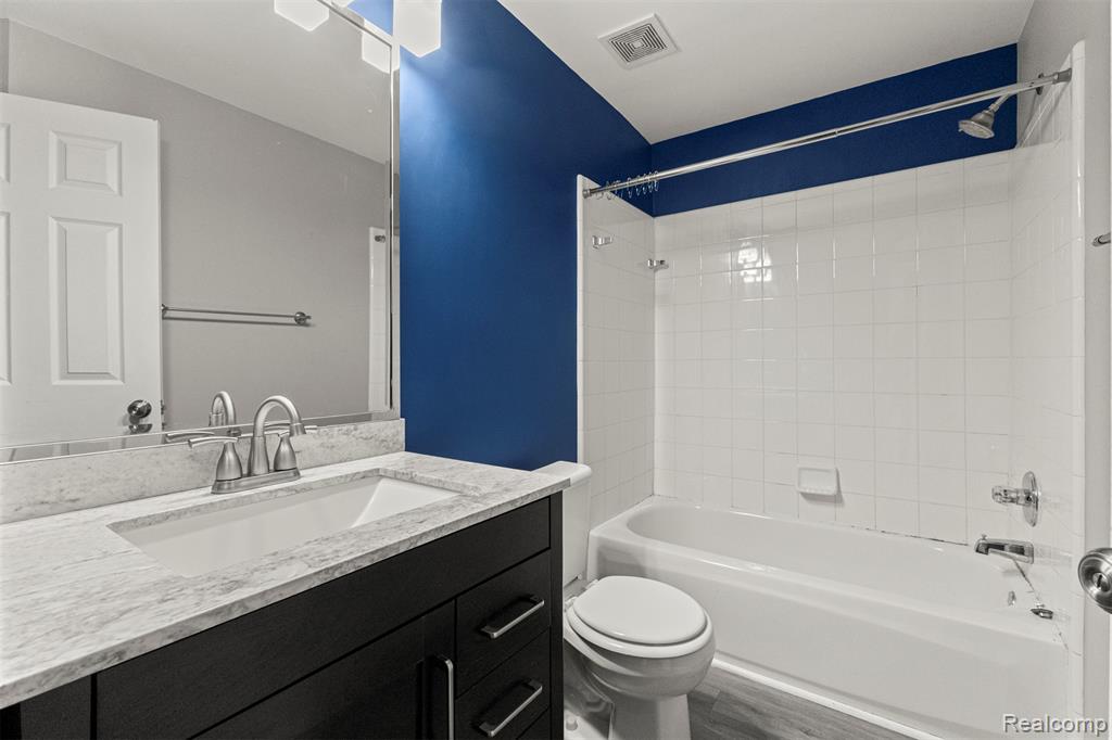 7595 Streamwood Drive, Ypsilanti, MI 48197 — Photo 21