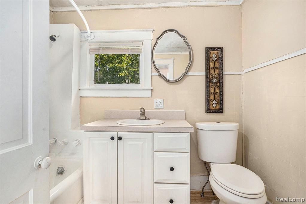 102 W MAPLE Street, Byron, MI 48418 — Photo 14