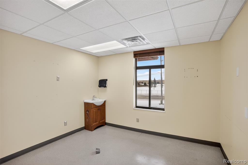 10683 S SAGINAW Street, Grand Blanc, MI 48439 — Photo 6