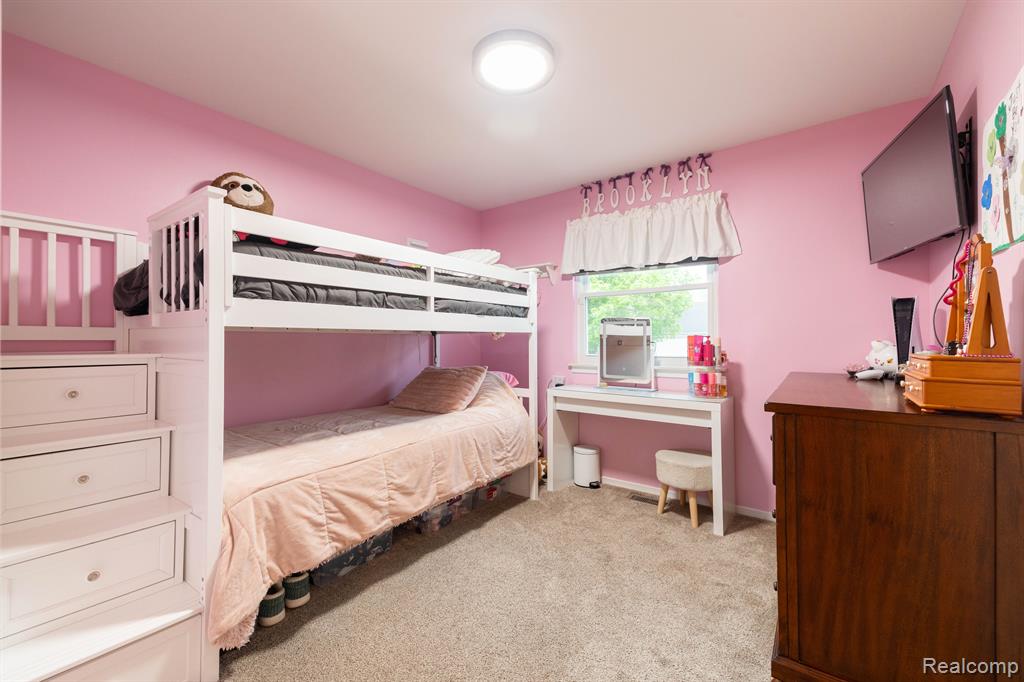 624 BEDFORD Drive, Westland, MI — Photo 16