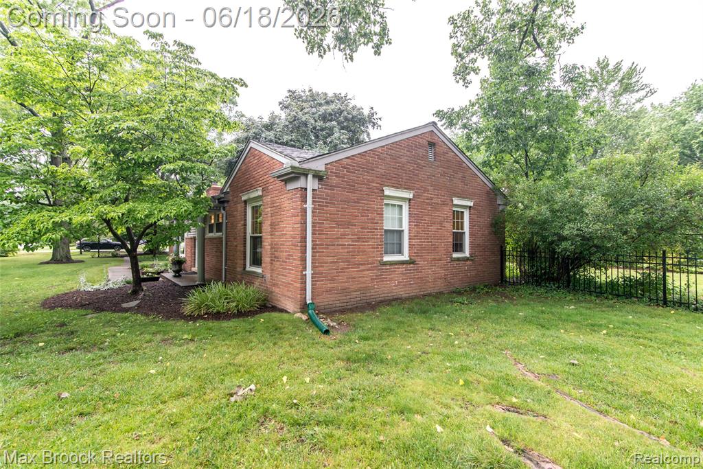 6799 E Dartmoor Road, West Bloomfield, MI — Photo 34