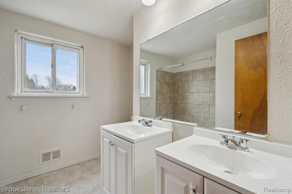 400 JOSLYN Avenue, Pontiac, MI 48342 — Photo 24