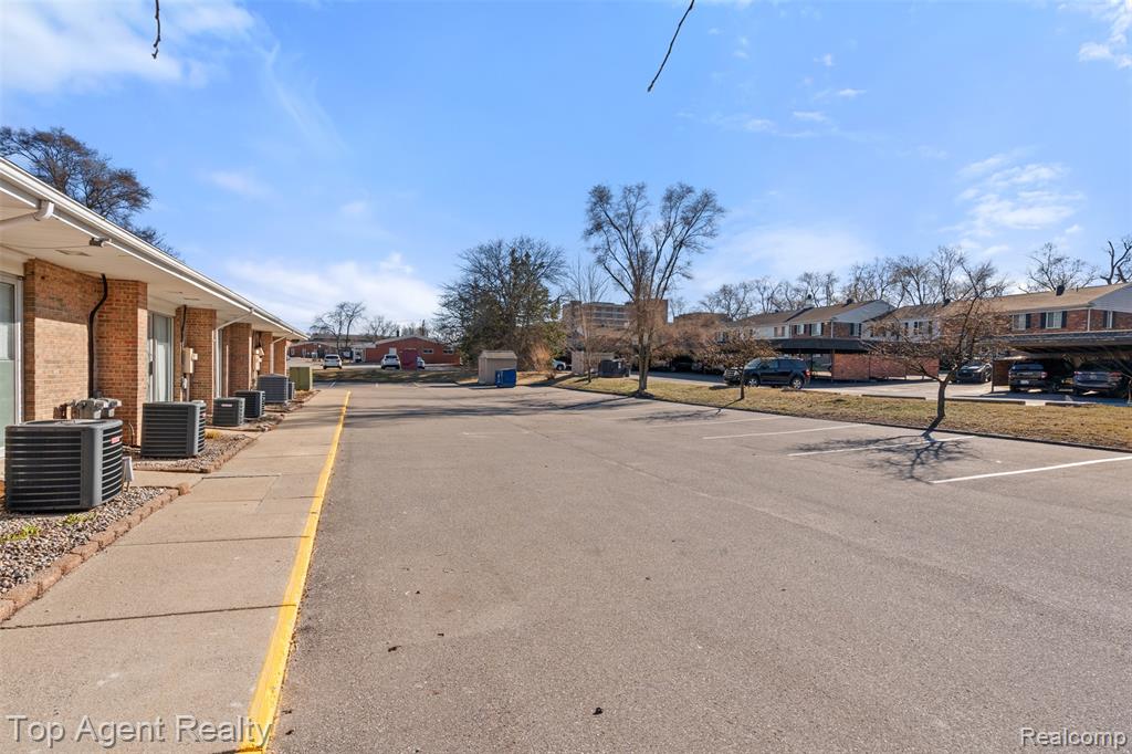967 Oakwood Drive, Rochester, MI 48307 — Photo 21