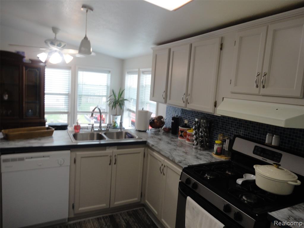 815 Jacobs Landing, Monroe, MI 48161 — Photo 8