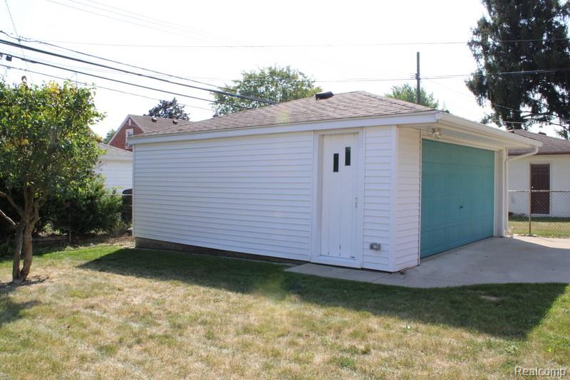 9045 Carter Avenue, Allen Park, MI 48101 — Photo 5
