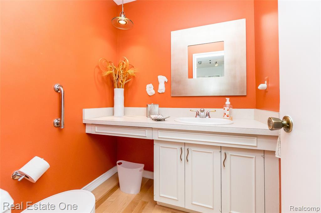 7308 Creek View Circle, West Bloomfield, MI — Photo 9