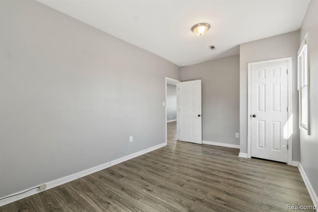 9340 MOFFAT Street, Detroit, MI 48213 — Photo 6