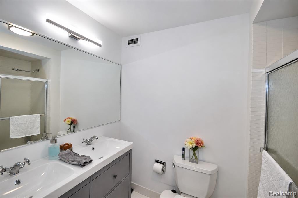5000 Town Center, Southfield, MI 48075 — Photo 11