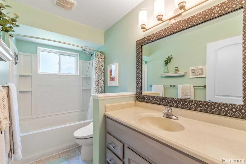 369 LARKSPUR Street, Ann Arbor, MI 48105 — Photo 16