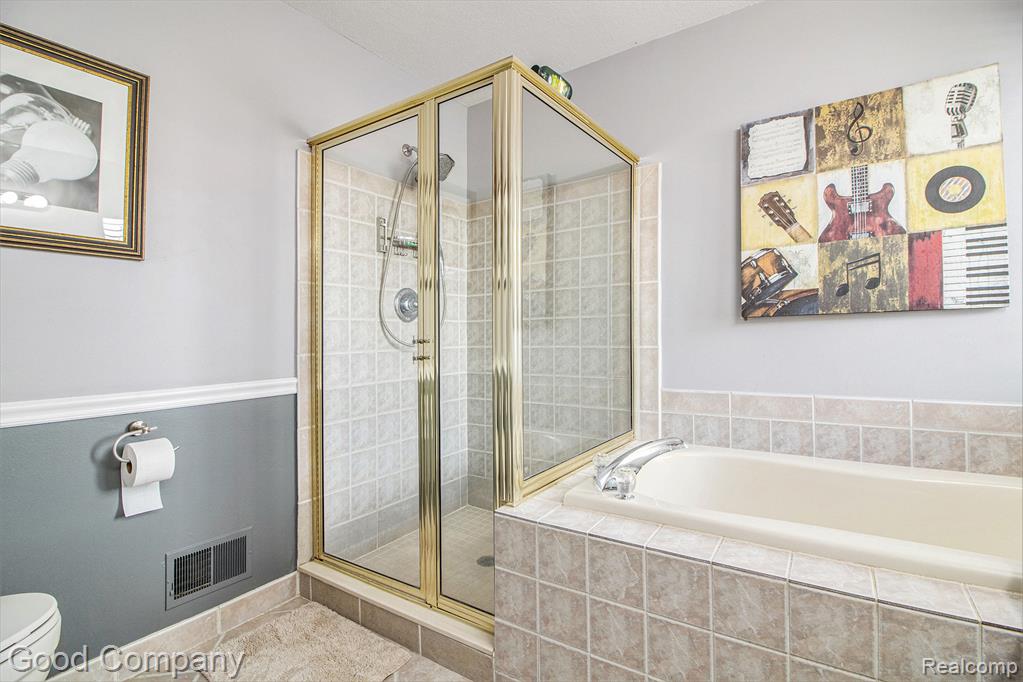 24163 Curt Drive, Brownstown, MI 48183 — Photo 20