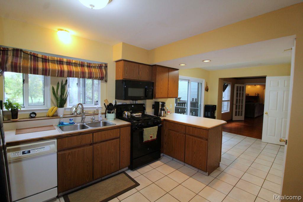 8620 RATTALEE LAKE Road, Clarkston, MI 48348 — Photo 6