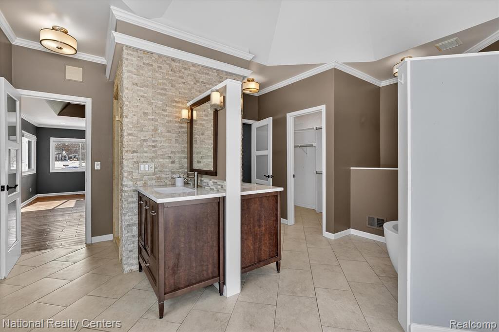 1280 Glen Court, Highland, MI — Photo 18