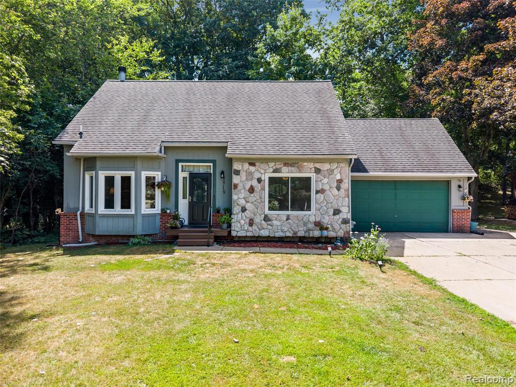 8819 Woodshire Drive, White Lake, MI