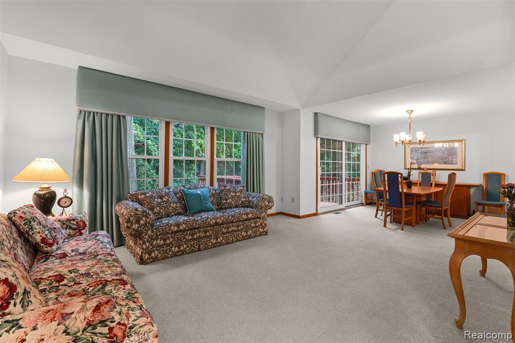 6859 Tangle Wood, Waterford, MI 48327 — Photo 8