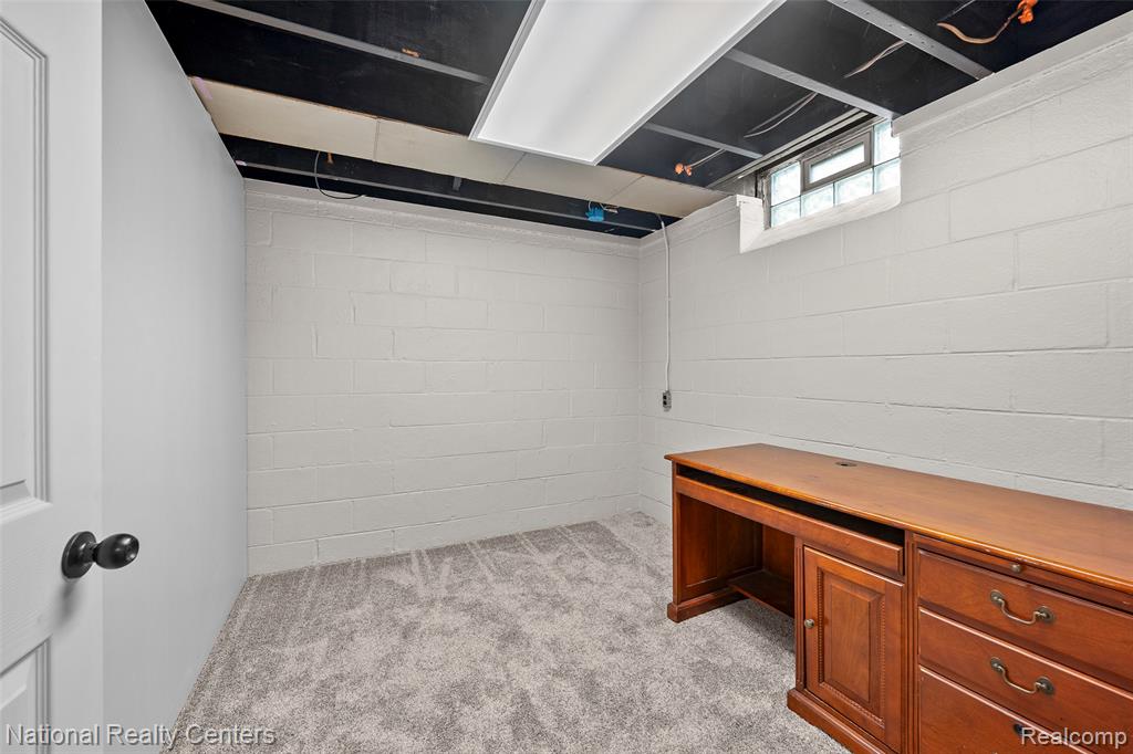 9924 Arden Street, Livonia, MI 48150 — Photo 32