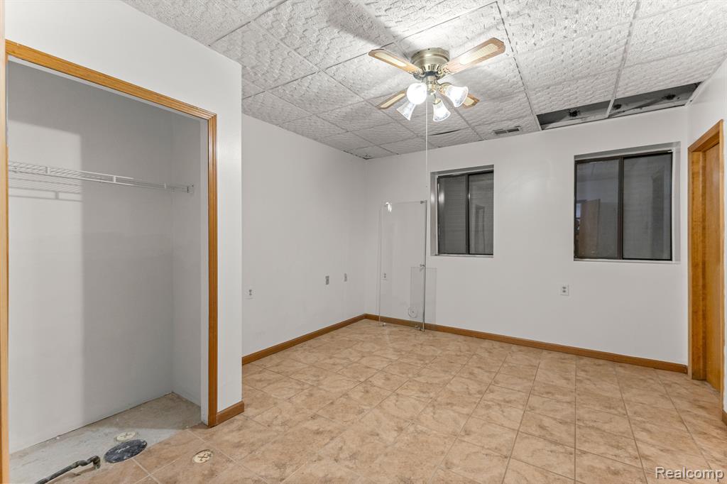 4 LEMINGTON, Dearborn, MI 48126 — Photo 39