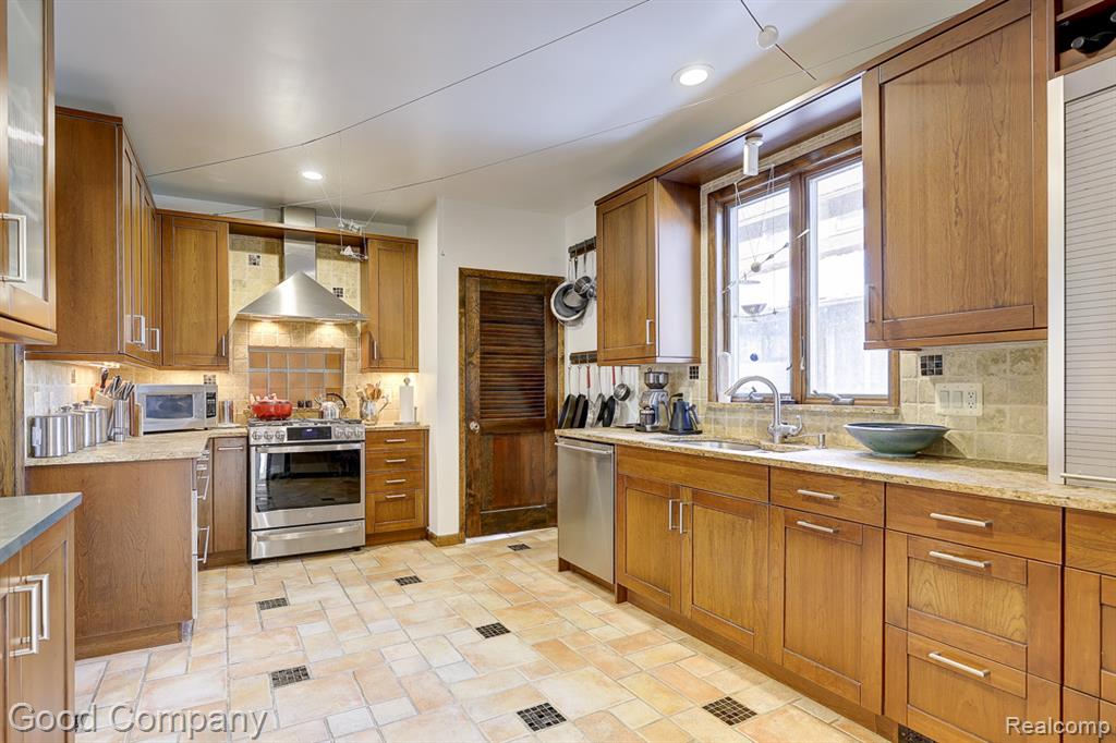 19 Oakdale Boulevard, Pleasant Ridge, MI — Photo 20