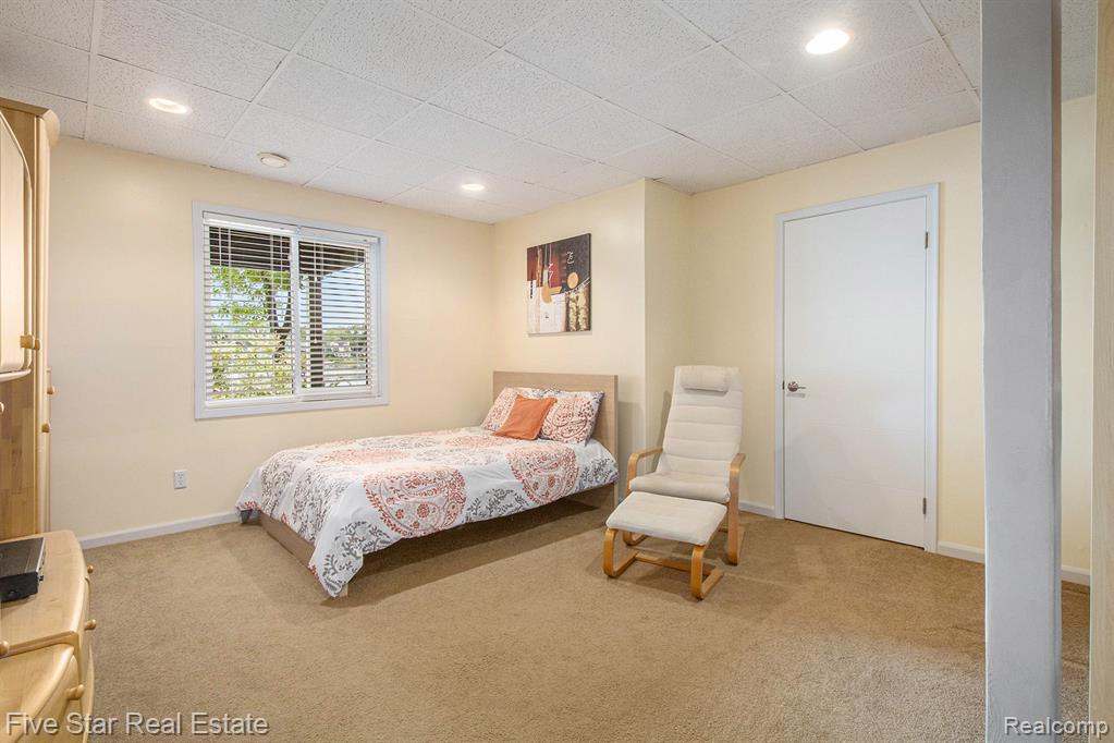 7025 Dandison Boulevard, West Bloomfield, MI 48324 — Photo 60