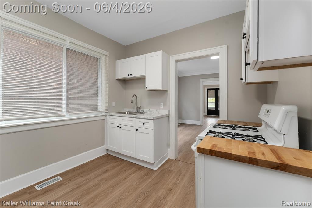 2254 Taylor Street, Detroit, MI 48206 — Photo 14