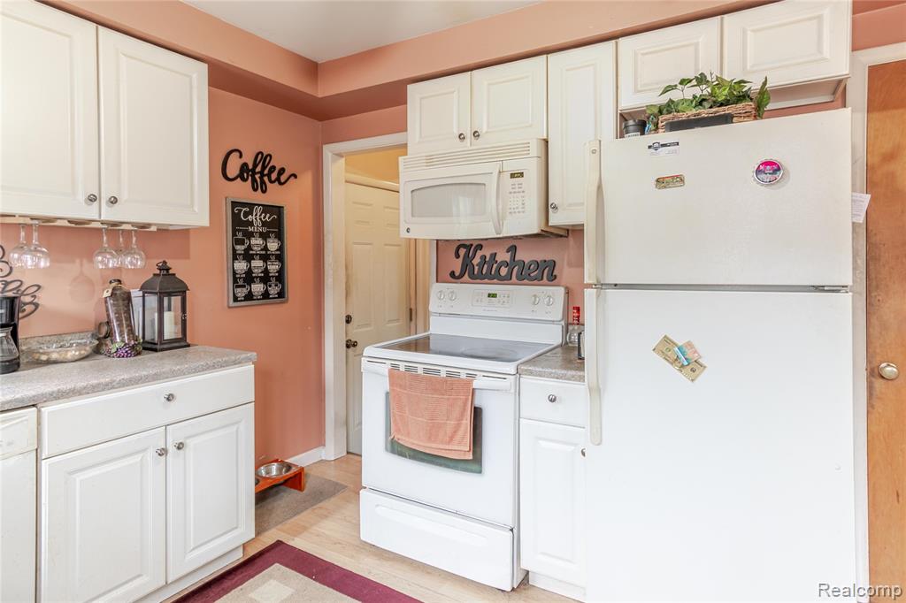 534 Henry Ruff Road, Garden City, MI — Photo 9