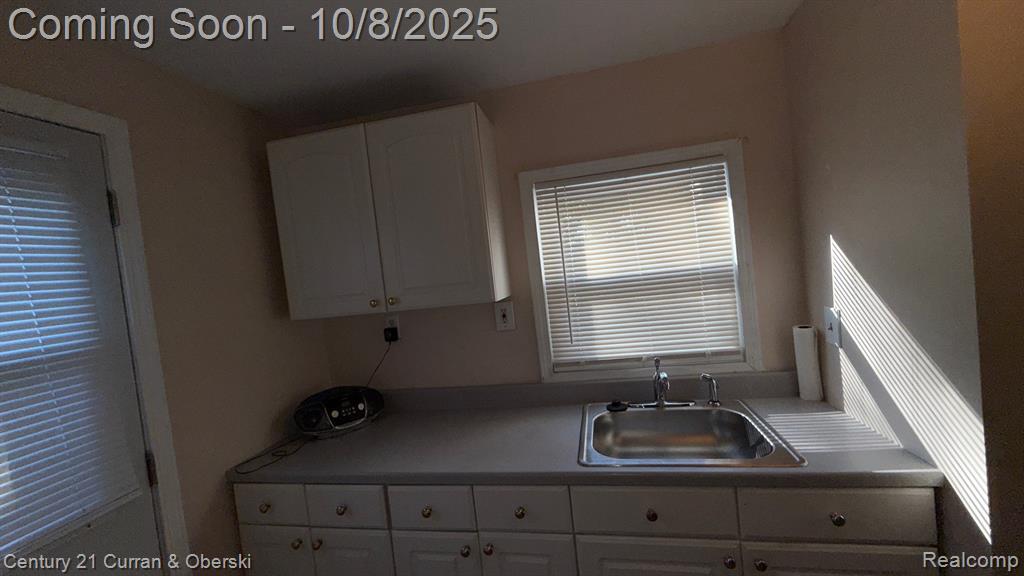 8244 Lenore Street, Dearborn Heights, MI 48127 — Photo 14