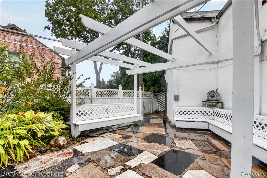1735 Lincolnshire Drive, Highland Park, MI 48203 — Photo 57