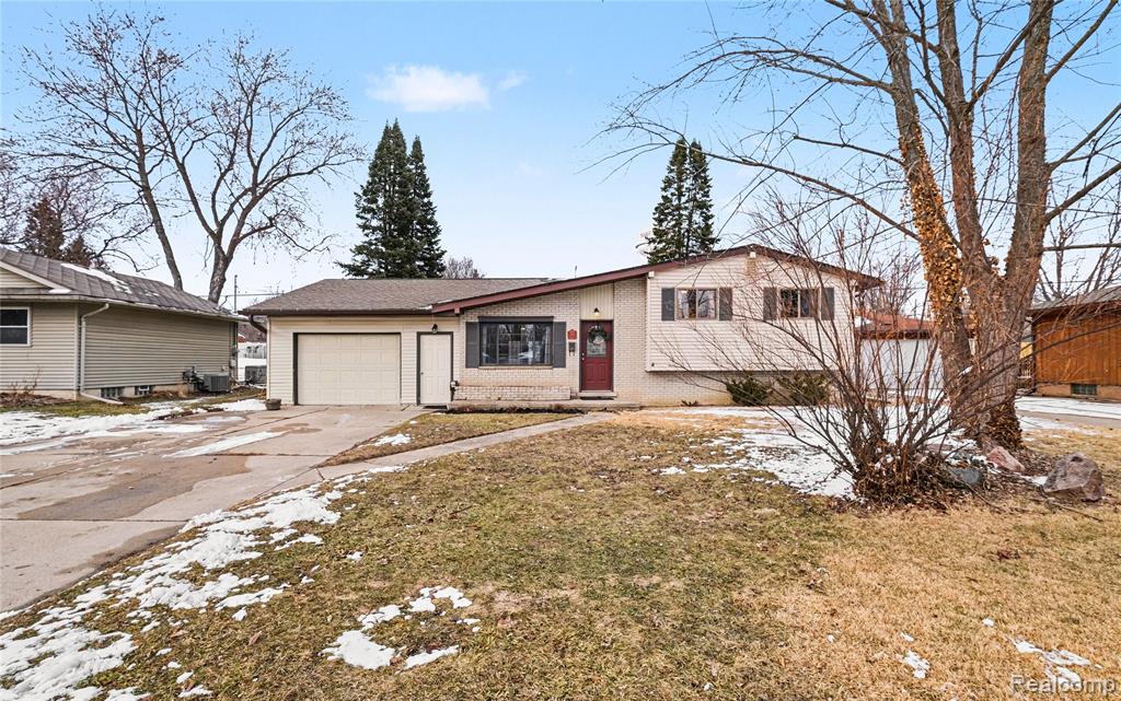 8480 Chelmsford Drive, Swartz Creek, MI 48473 — front exterior