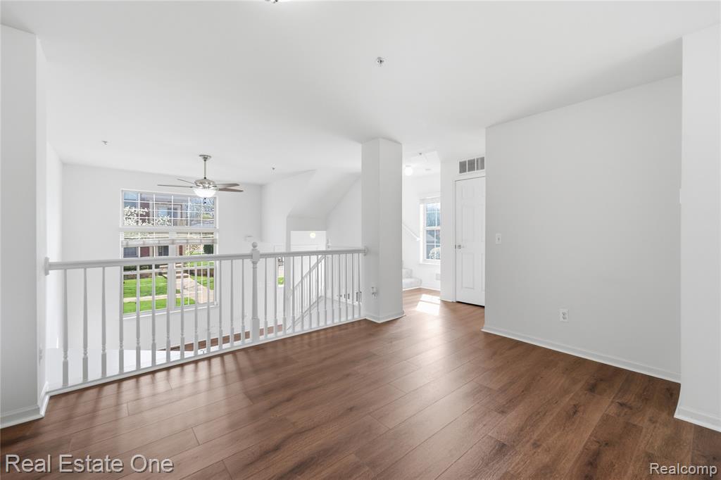 402 Old Pine Way, Walled Lake, MI 48390 — Photo 8