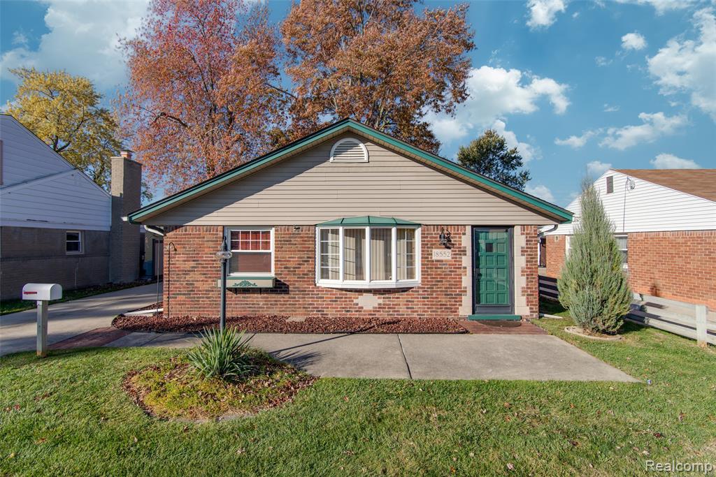 18552 Hinton Street, Riverview, MI 48193 — Photo 2