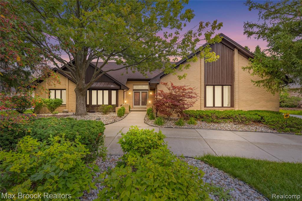 4418 Pinehurst Drive, West Bloomfield, MI